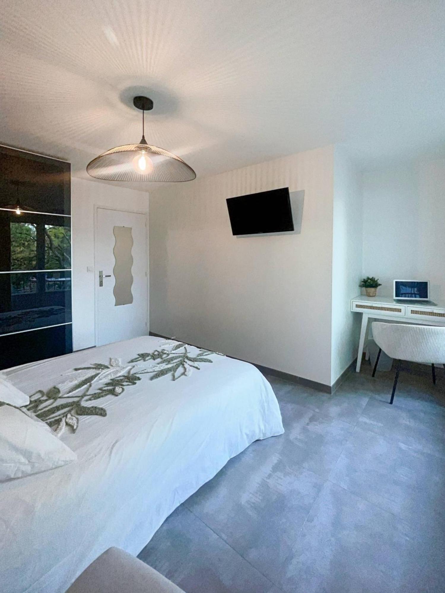 Auteuil • 4 Chambres • Wifi • Metro A 400M 雷恩 外观 照片